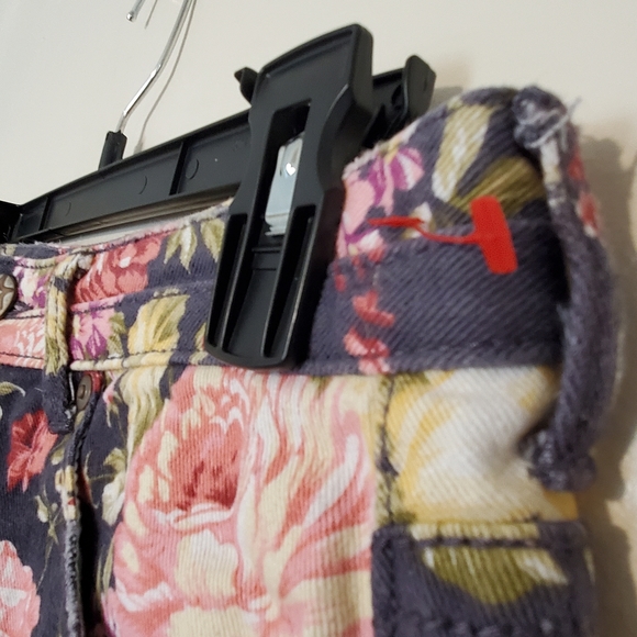Mudd Floral/Crochet Jean Shorts - Picture 4 of 10